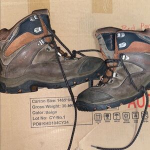 Columbia Brown Tan Boots with Ankle Support and Rugged Sole